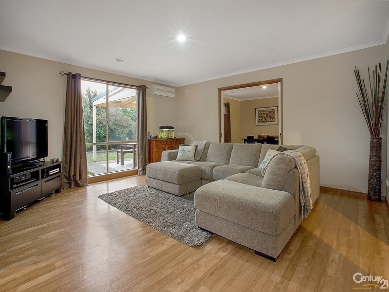 21 Saintly Grove, Berwick VIC 3806