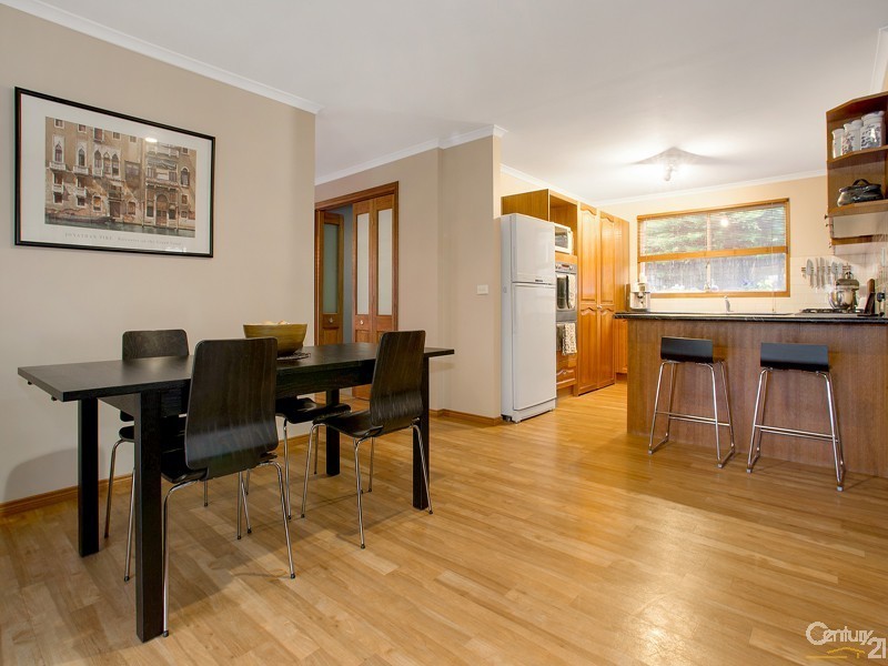 21 Saintly Grove, Berwick VIC 3806