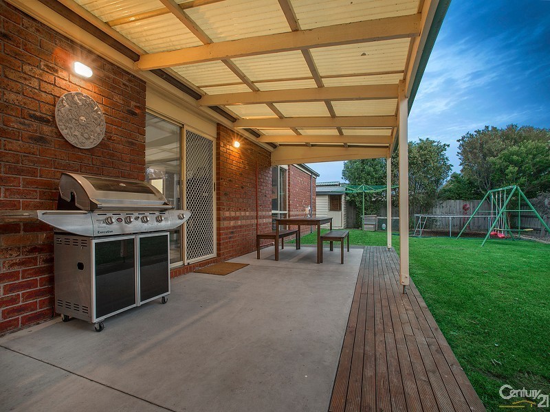 21 Saintly Grove, Berwick VIC 3806