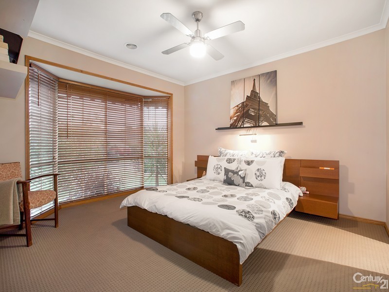21 Saintly Grove, Berwick VIC 3806