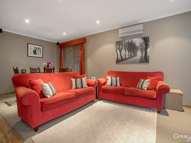21 Saintly Grove, Berwick VIC 3806