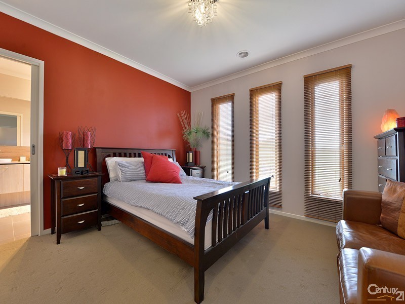 54 Park Orchard Drive, Pakenham VIC 3810