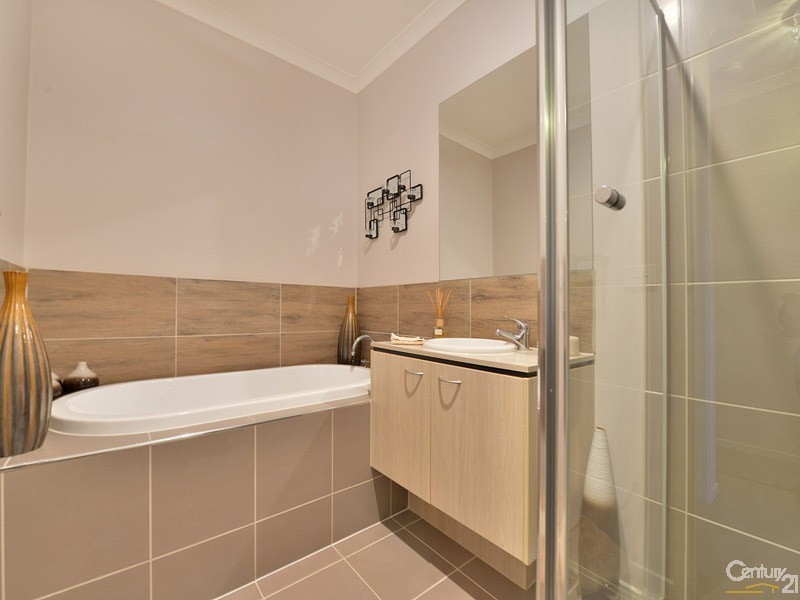 54 Park Orchard Drive, Pakenham VIC 3810