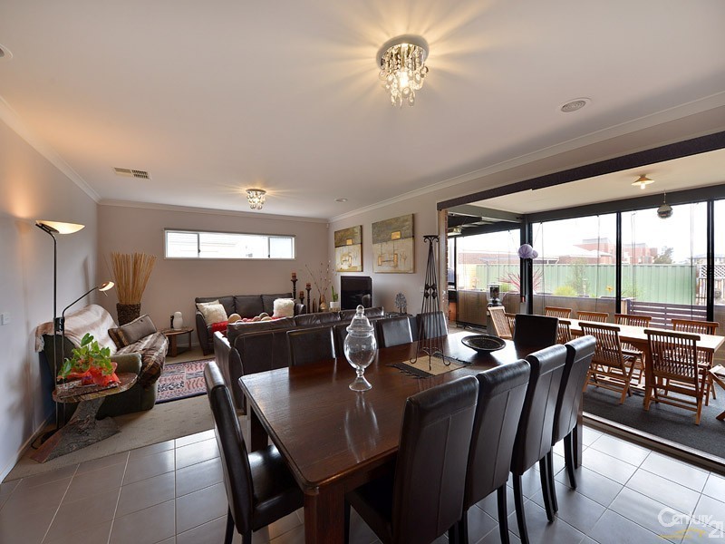 54 Park Orchard Drive, Pakenham VIC 3810