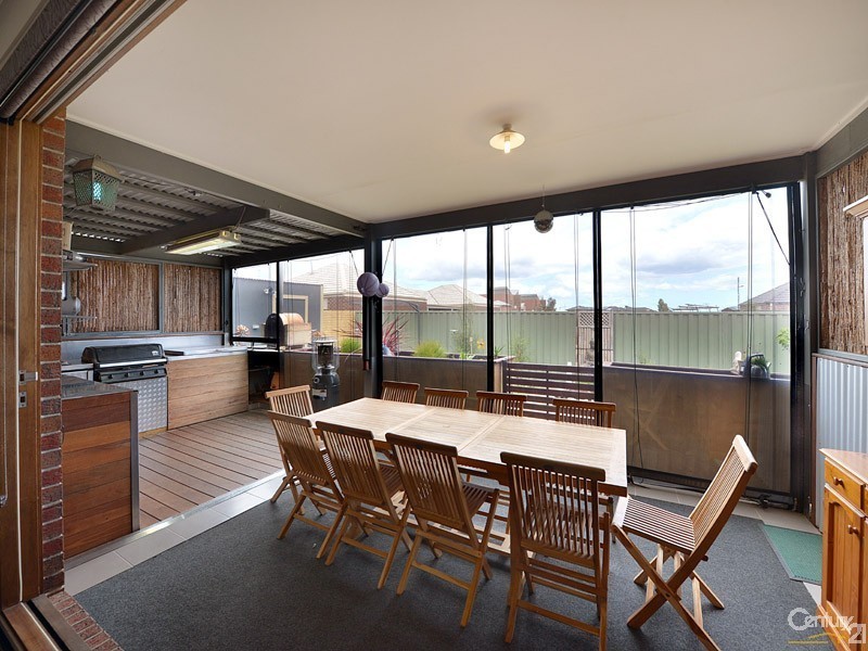 54 Park Orchard Drive, Pakenham VIC 3810