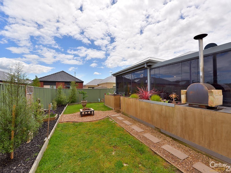 54 Park Orchard Drive, Pakenham VIC 3810