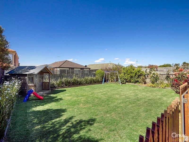 8 Shaftsbury Avenue, Berwick VIC 3806