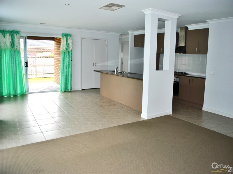 34 Beechtree Way, Cranbourne North VIC 3977