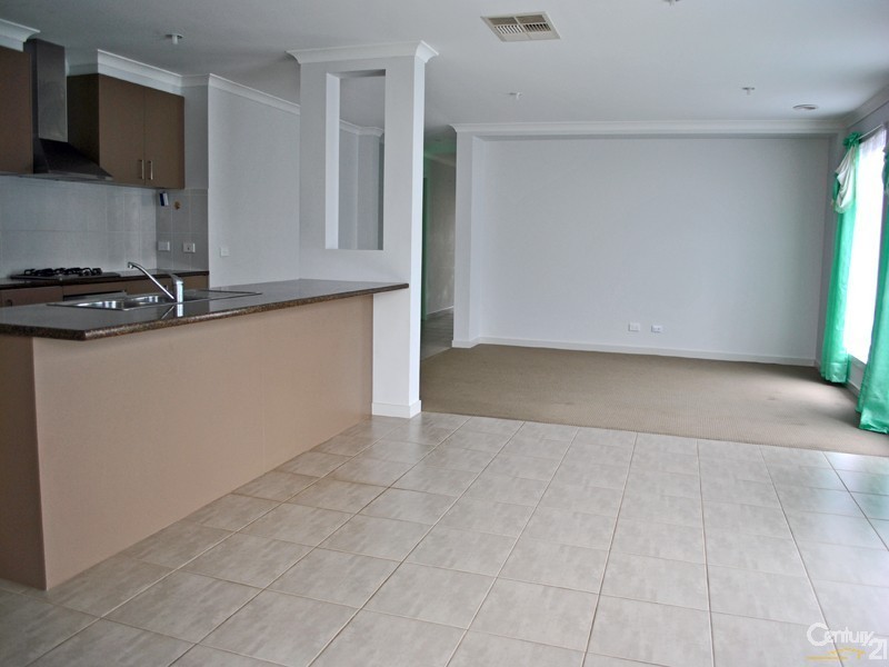 34 Beechtree Way, Cranbourne North VIC 3977