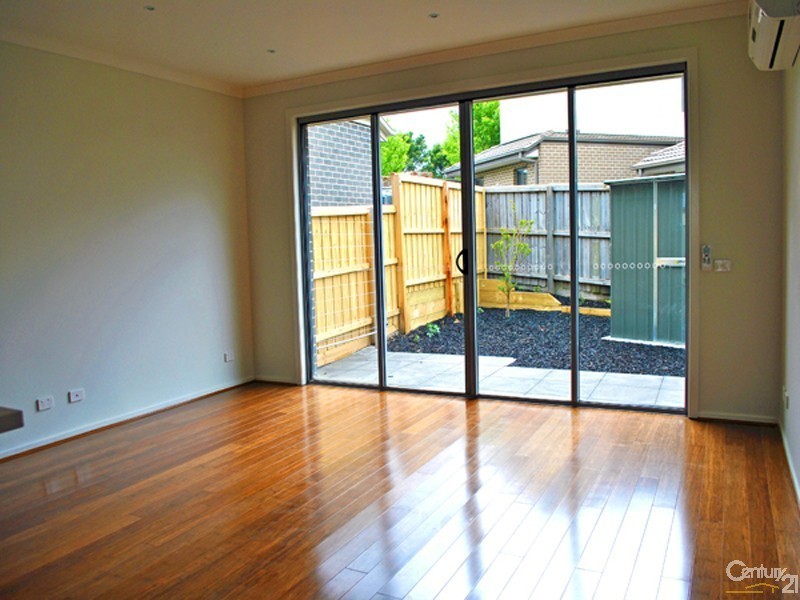 2/29 Chase Boulevard, Berwick VIC 3806