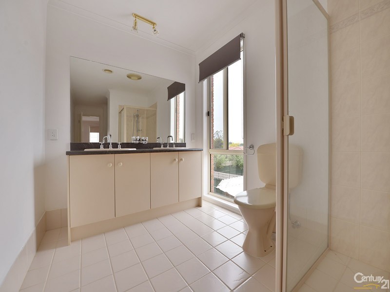 8 Brookville, Narre Warren South VIC 3805