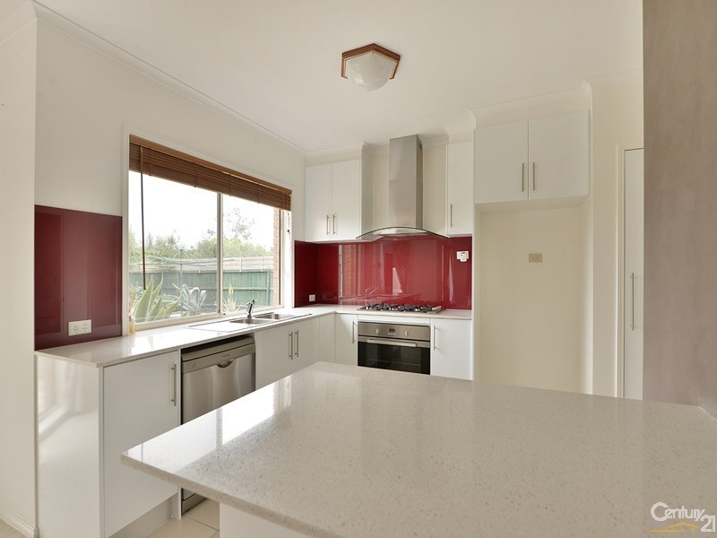 8 Brookville, Narre Warren South VIC 3805