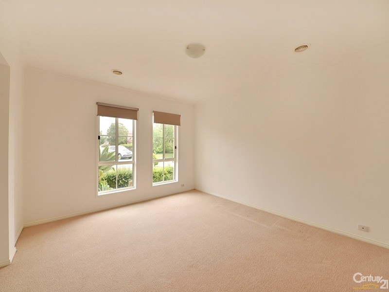 8 Brookville, Narre Warren South VIC 3805