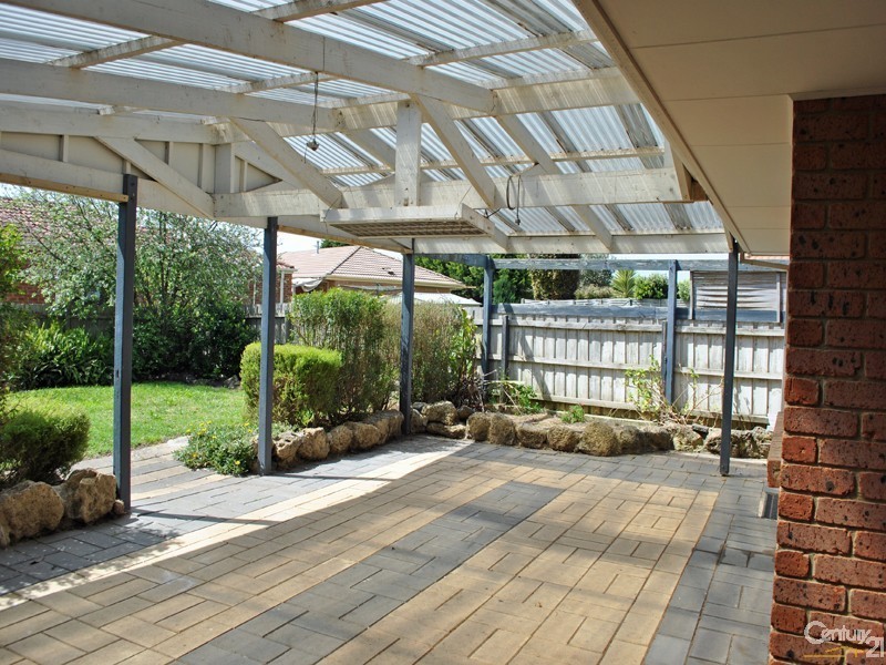 8 Nita Close, Narre Warren VIC 3805