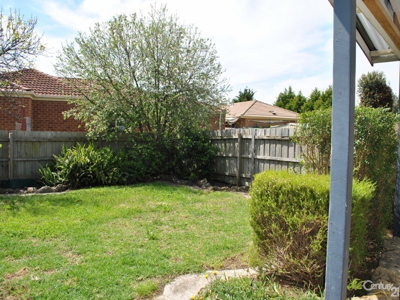 8 Nita Close, Narre Warren VIC 3805