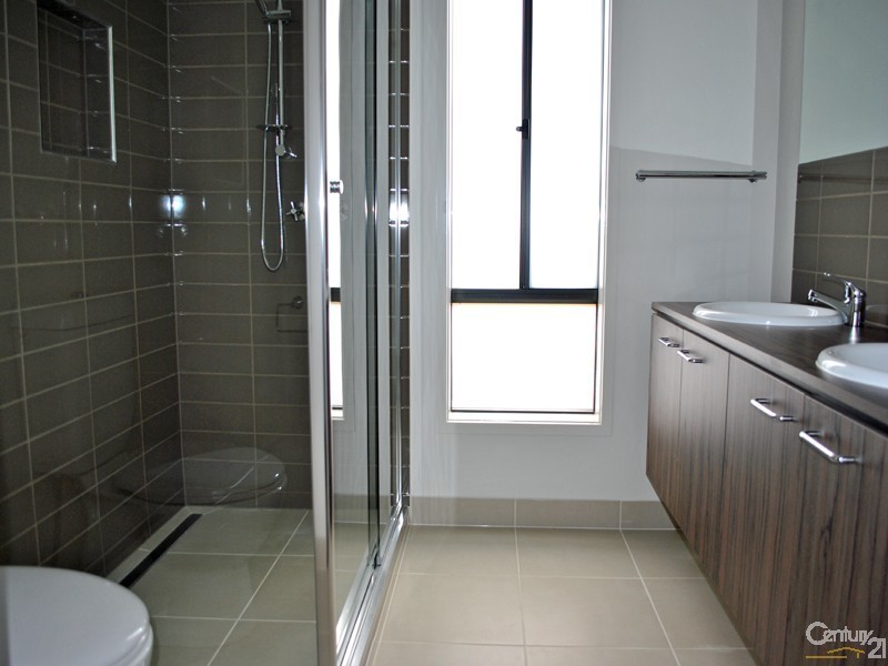 8 Brightstone Drive, Clyde North VIC 3978