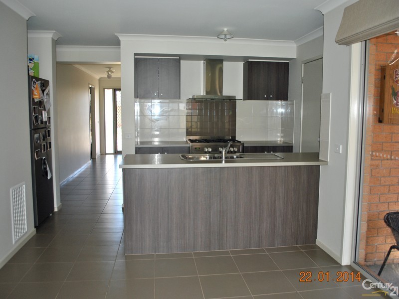 34 Cranbrook Circuit, Officer VIC 3809