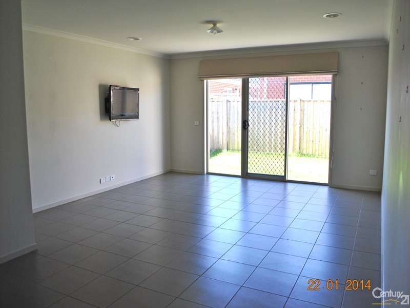 34 Cranbrook Circuit, Officer VIC 3809