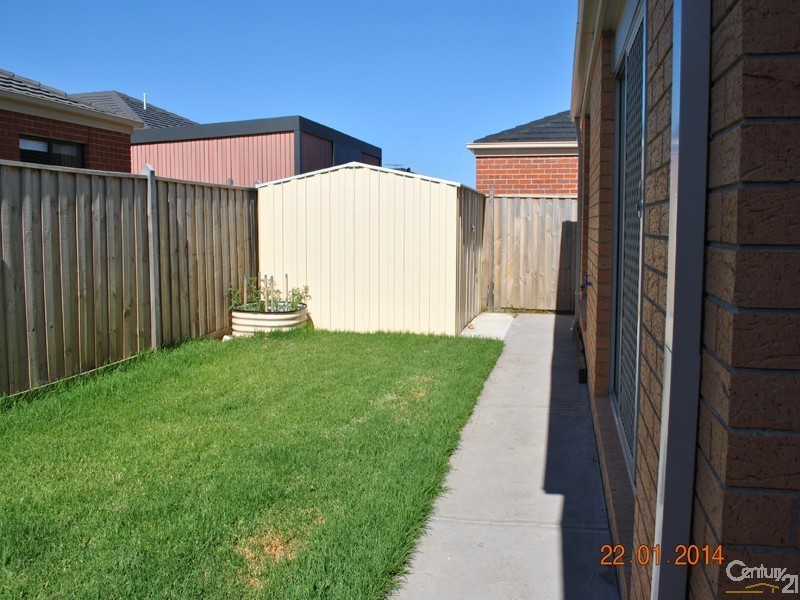 34 Cranbrook Circuit, Officer VIC 3809