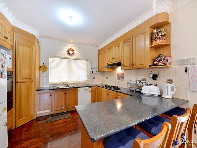 37 Berwick Springs Promenade, Narre Warren South VIC 3805