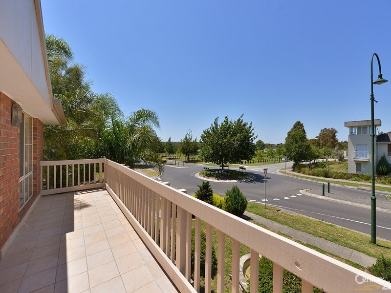 37 Berwick Springs Promenade, Narre Warren South VIC 3805