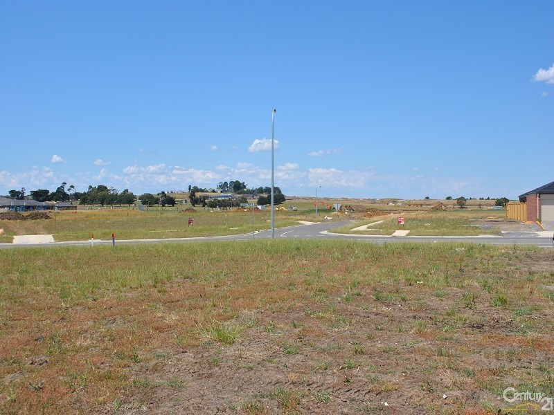 54 Riverstone Blvd, Clyde North VIC 3978