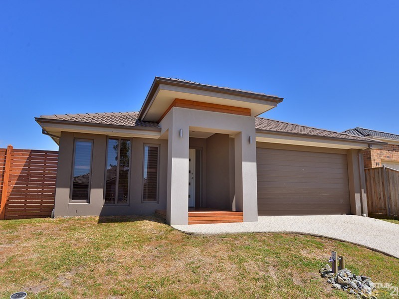 3 Dalton Way, Cranbourne East VIC 3977