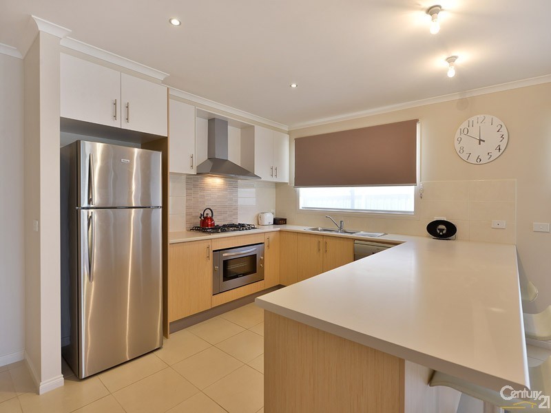 3 Dalton Way, Cranbourne East VIC 3977