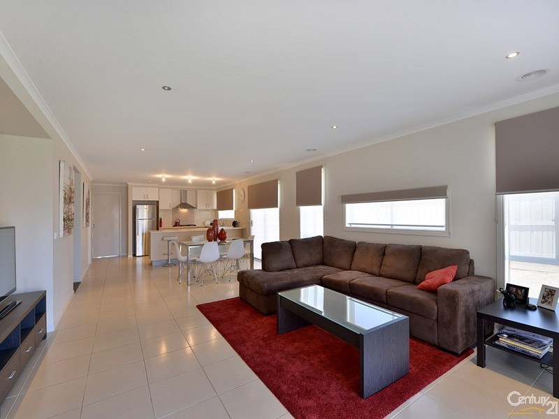 3 Dalton Way, Cranbourne East VIC 3977