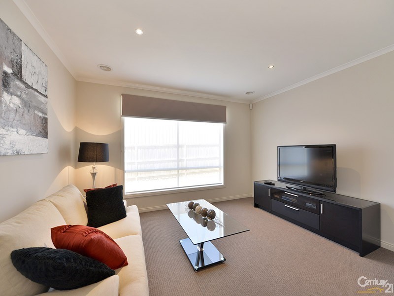 3 Dalton Way, Cranbourne East VIC 3977