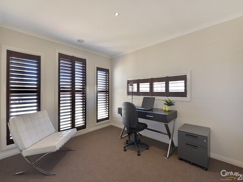 3 Dalton Way, Cranbourne East VIC 3977