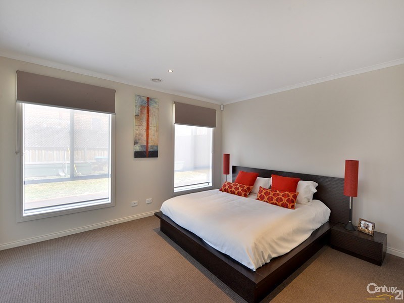 3 Dalton Way, Cranbourne East VIC 3977