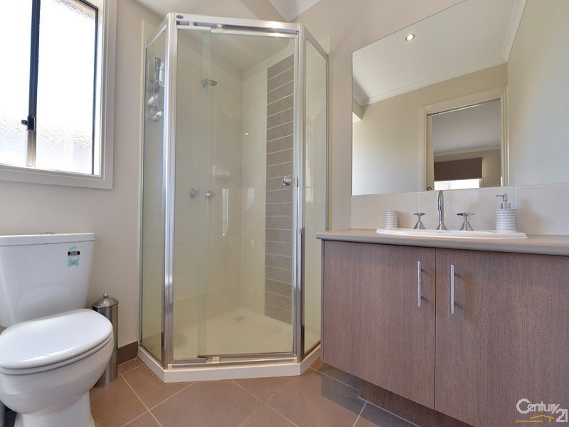 3 Dalton Way, Cranbourne East VIC 3977