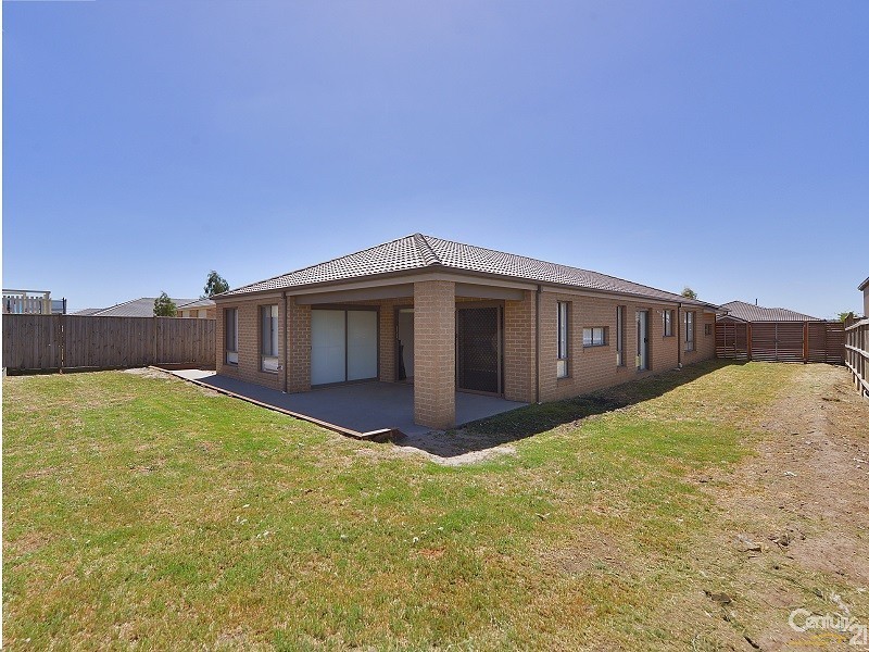 3 Dalton Way, Cranbourne East VIC 3977