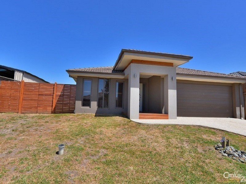 3 Dalton Way, Cranbourne East VIC 3977