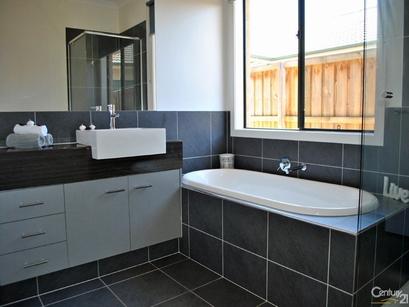 6  Grasslands Crescent, Officer VIC 3809