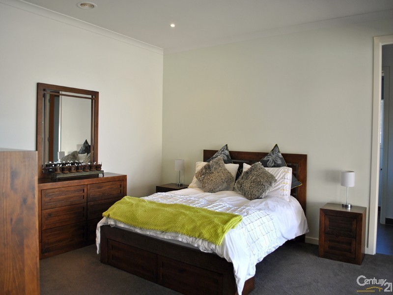 6  Grasslands Crescent, Officer VIC 3809