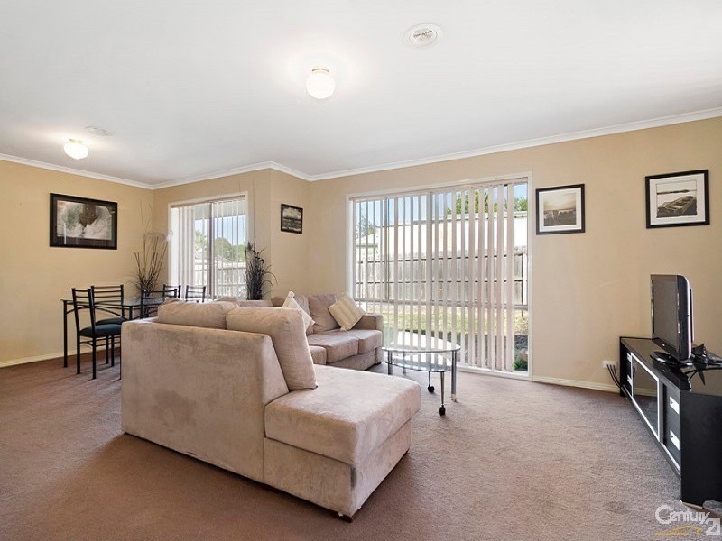 6 Jacqueline Place, Pakenham VIC 3810