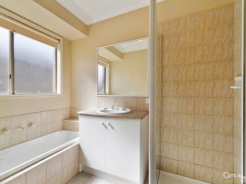 6 Jacqueline Place, Pakenham VIC 3810