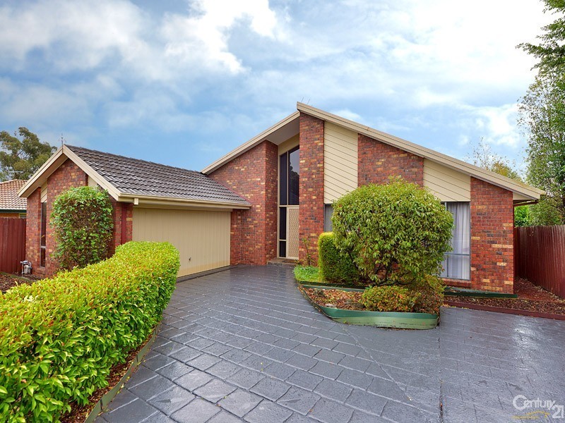 63 Avebury Drive, Berwick VIC 3806
