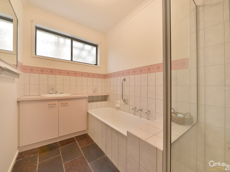 63 Avebury Drive, Berwick VIC 3806