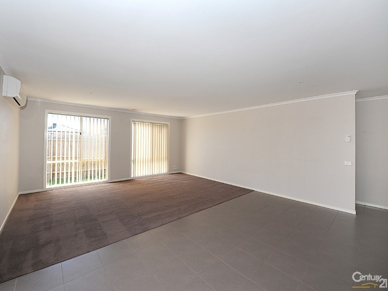 30 Kingsfield Crescent, Lynbrook VIC 3975