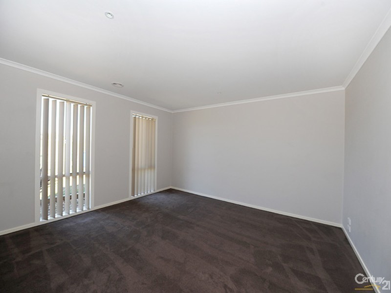 30 Kingsfield Crescent, Lynbrook VIC 3975