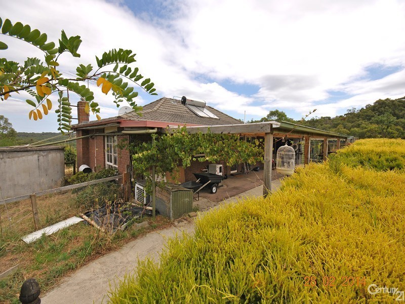 172  Beaconsfield Emerald Road, Dewhurst VIC 3808