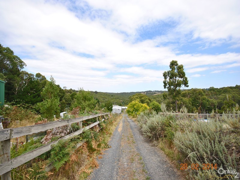 172  Beaconsfield Emerald Road, Dewhurst VIC 3808