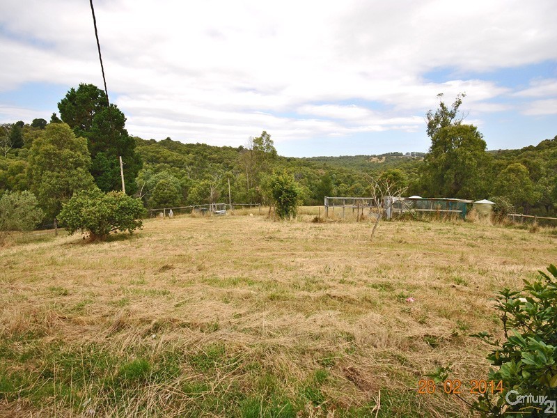 172  Beaconsfield Emerald Road, Dewhurst VIC 3808