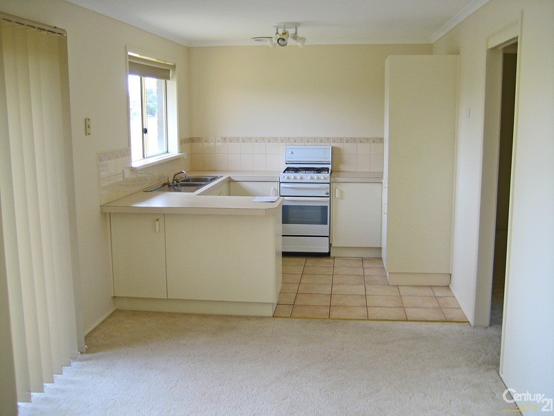 2/12 Madison Avenue, Narre Warren VIC 3805