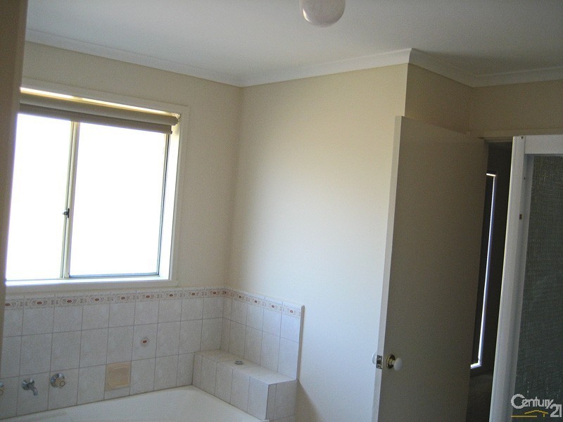 2/12 Madison Avenue, Narre Warren VIC 3805