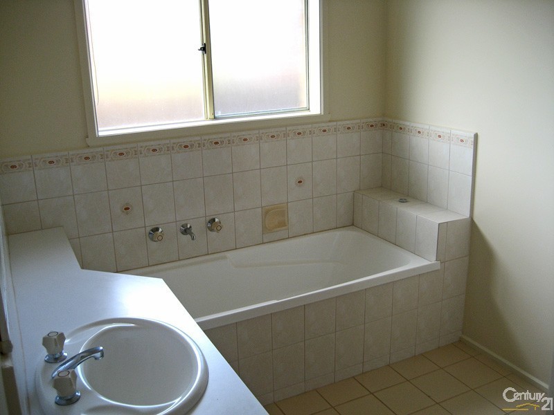 2/12 Madison Avenue, Narre Warren VIC 3805