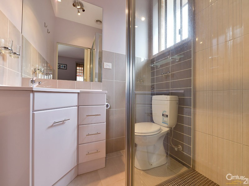 2/26 Louis Street, Doveton VIC 3177